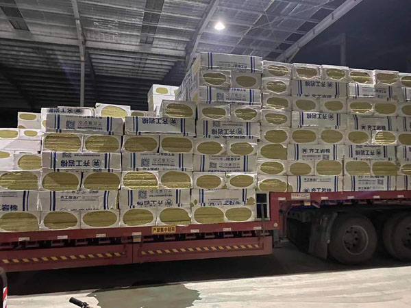 高活性聚氨酯泡沫表皮增厚劑在增強異氰酸酯發泡層與模具表面附著力中的表現