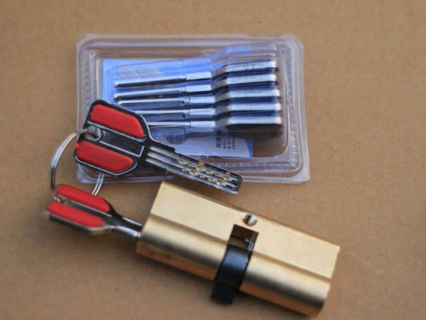 聚氨酯泡沫表皮增厚劑在高端瑜伽滾筒及體育器材發泡中的表面紋理保持技術